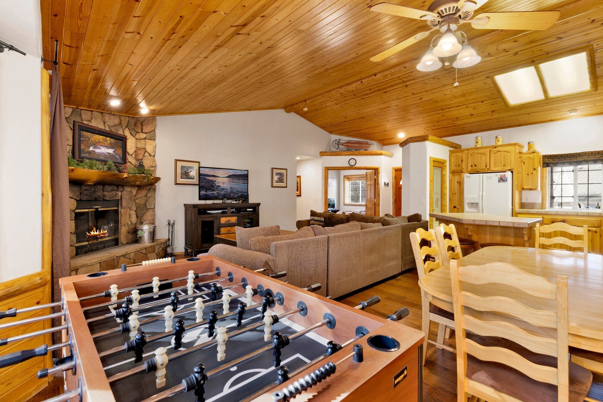 Cabin, Multiple Beds, Hot Tub, Mountain View (1986) | Games room