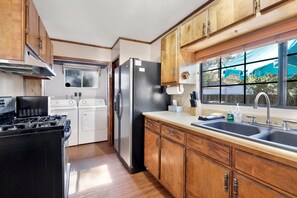 小屋, 多張床, 庭院, 山景 (2161) | 私人廚房 | 電冰箱、微波爐、烤箱、爐台