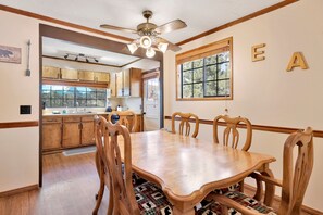 Cabane, plusieurs lits, patio, vue montagne (2161) | Restauration dans la chambre