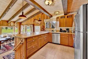 Casa, varias camas, patio, vistas a la montaña (1443) | Cocina privada | Cafetera o tetera