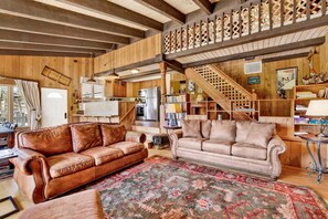 Maison, Plusieurs lits, patio, vue sur la montagne (1443) | Aire de séjour | Foyer