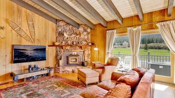 Casa, várias camas, varanda, vista para a montanha (1443) | Área de estar | Lareira