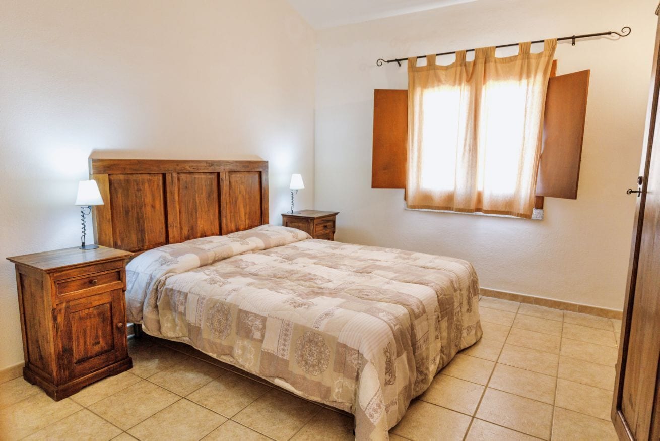 1 Schlafzimmer, Reisekinderbett