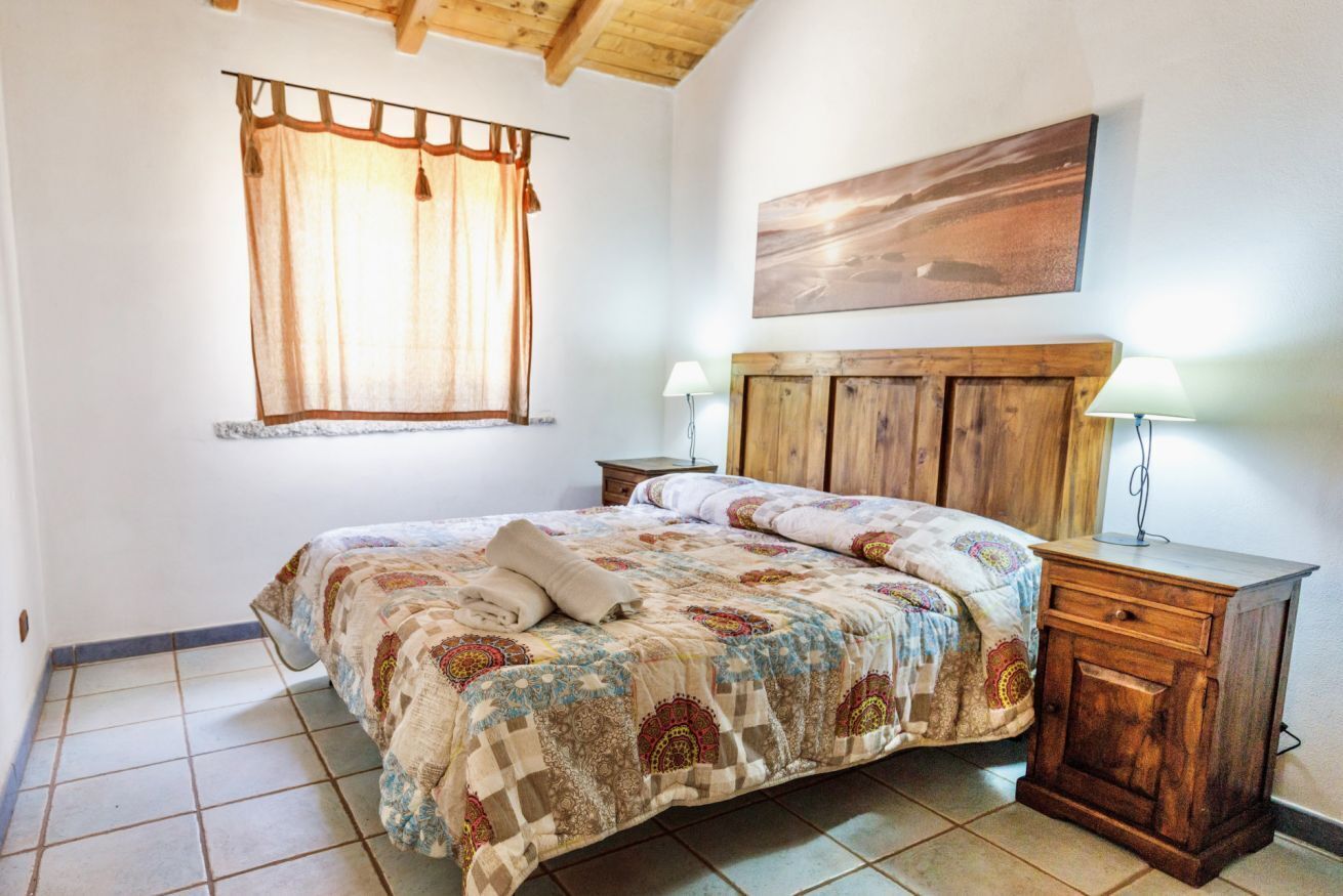 2 bedrooms, travel crib