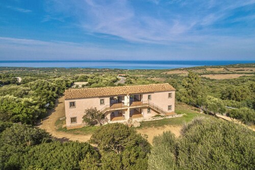 Stazzi di Gallura Giagumeddu is a small village in the green heart of Badesi, a locality in the north of Sardinia overlooking the Gulf of Asinara and surrounded by the hills of Gallura. Immersed in the Parco Naturalistico SIC Foci del Coghinas nature par