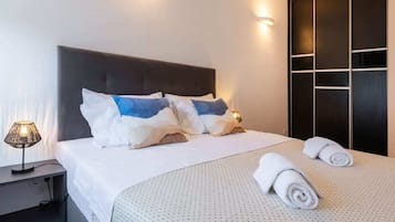 2 bedrooms, iron/ironing board, WiFi, bed sheets