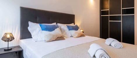 2 chambres, fer et planche Ă repasser, Wi-Fi, draps fournis