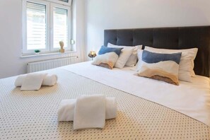 2 bedrooms, iron/ironing board, WiFi, bed sheets