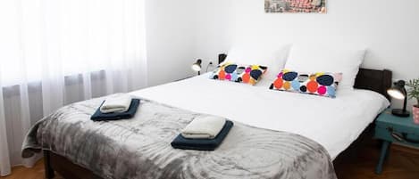 3 室のベッドルーム、アイロン / アイロン台、WiFi、ベッドシーツ