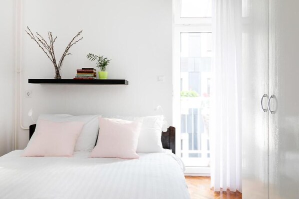 3 bedrooms, iron/ironing board, WiFi, bed sheets