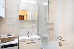 Ducha, secador de pelo, toallas