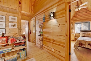 Cabin, Multiple Beds, Patio, Mountain View (2455) | 3 bedrooms, individually decorated, individually furnished, bed sheets - Binky's Mountain Hideaway #2455 (Big Bear Lake)