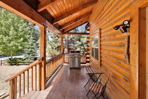 Terrace/patio - Binky's Mountain Hideaway #2455 (Big Bear Lake)