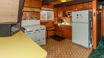 House, Multiple Beds, Balcony, Mountain View (1683) | Private kitchen | Coffee/tea maker