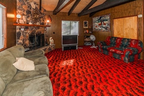 Casa, varias camas, balcón, vista a la montaña (1683) | Interior