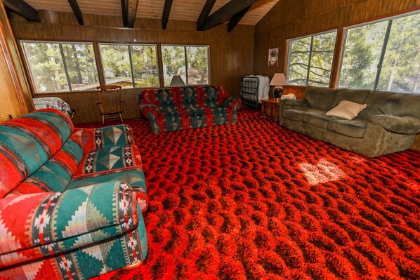 Casa, varias camas, balcón, vista a la montaña (1683) | Interior