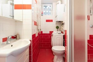 Ducha, secador de pelo y toallas