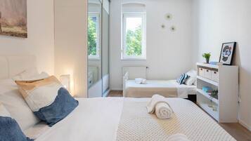 1 habitación, tabla de planchar con plancha, wifi y ropa de cama