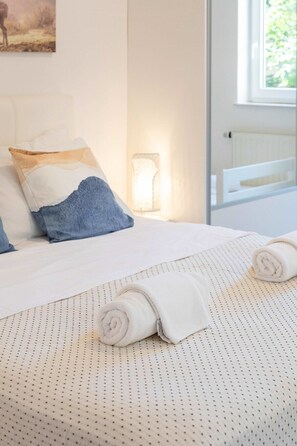 1 habitación, tabla de planchar con plancha, wifi y ropa de cama