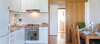 Tesla Apartment URBAN STAY
