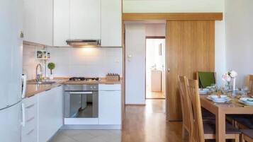 Fridge, microwave, oven, stovetop