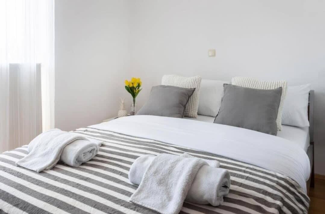 2 dormitorios, tabla de planchar con plancha, wifi y ropa de cama