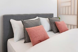 3 habitaciones, escritorio, tabla de planchar con plancha y wifi 