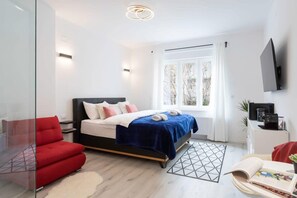 3 bedrooms, desk, iron/ironing board, WiFi
