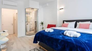 3 bedrooms, desk, iron/ironing board, WiFi