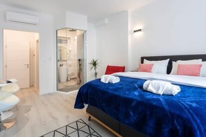 3 habitaciones, escritorio, tabla de planchar con plancha y wifi 