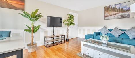 Smart TV, computer monitors