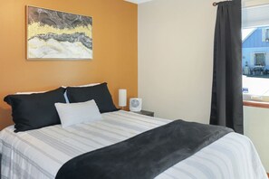 3 Schlafzimmer, Schreibtisch, Bügeleisen/Bügelbrett, Reisekinderbett