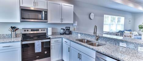 冰箱、微波炉、烤箱、炉灶