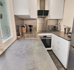 Fridge, microwave, oven, stovetop - Amazing refurbished flat in Paris V (Paris)