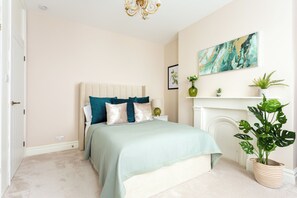 4 bedrooms, desk, iron/ironing board, free WiFi - Luxury Victorian Home London (London)