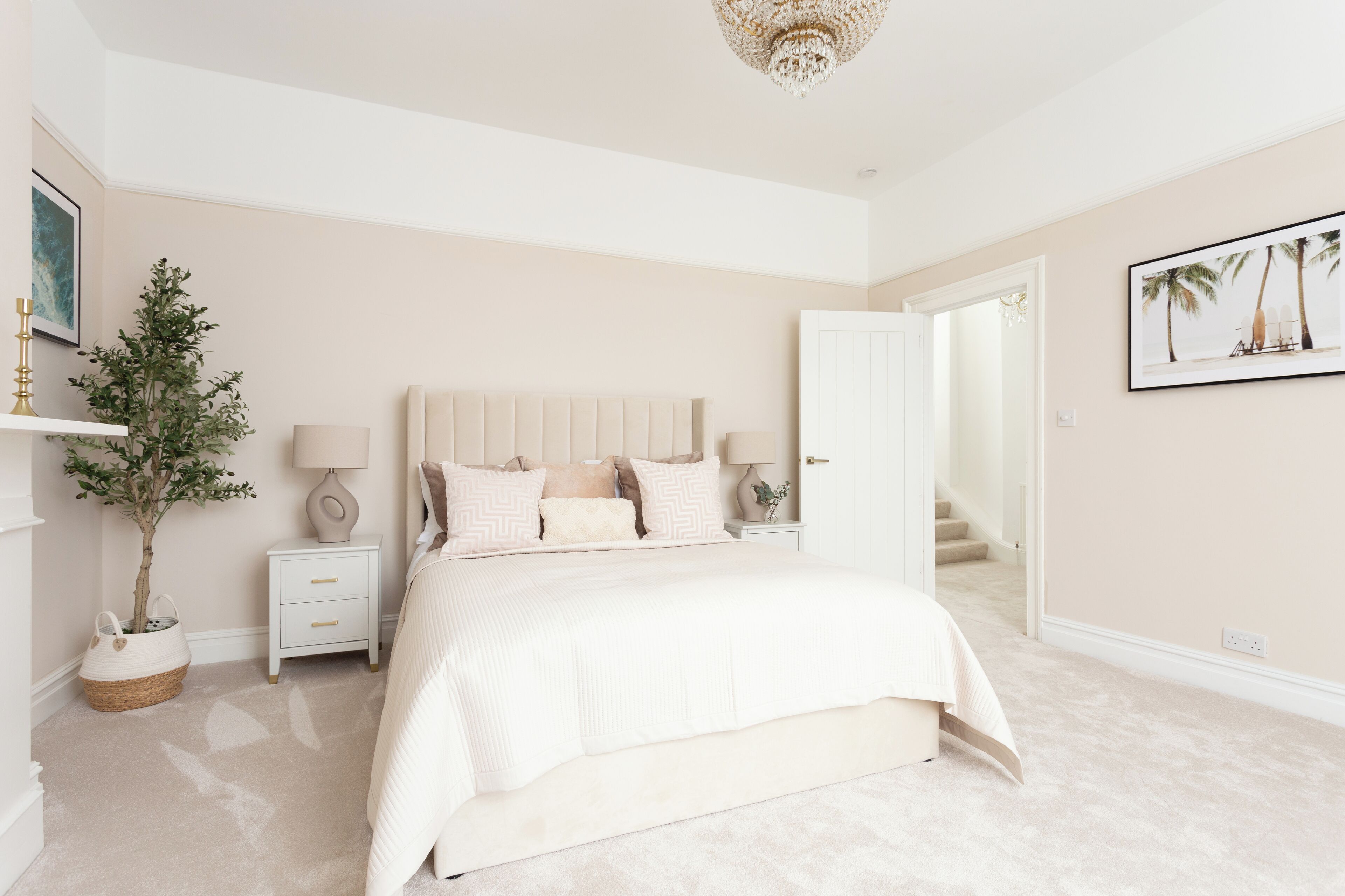 4 bedrooms, desk, iron/ironing board, free WiFi