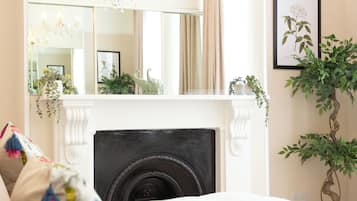 4 bedrooms, desk, iron/ironing board, free WiFi