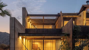 Casa Montaña Suite - Pool & Gym Access | Sábanas de algodón egipcio, ropa de cama de alta calidad y edredón