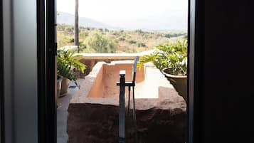 Casa Montaña Master Suite - Pool & Gym Access | Draps en coton égyptien, literie de qualité supérieure