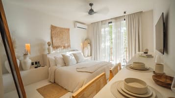 Studio Premium | 1 phòng ngủ, bộ đồ giường cao cấp, chăn bông, trang trí khác biệt