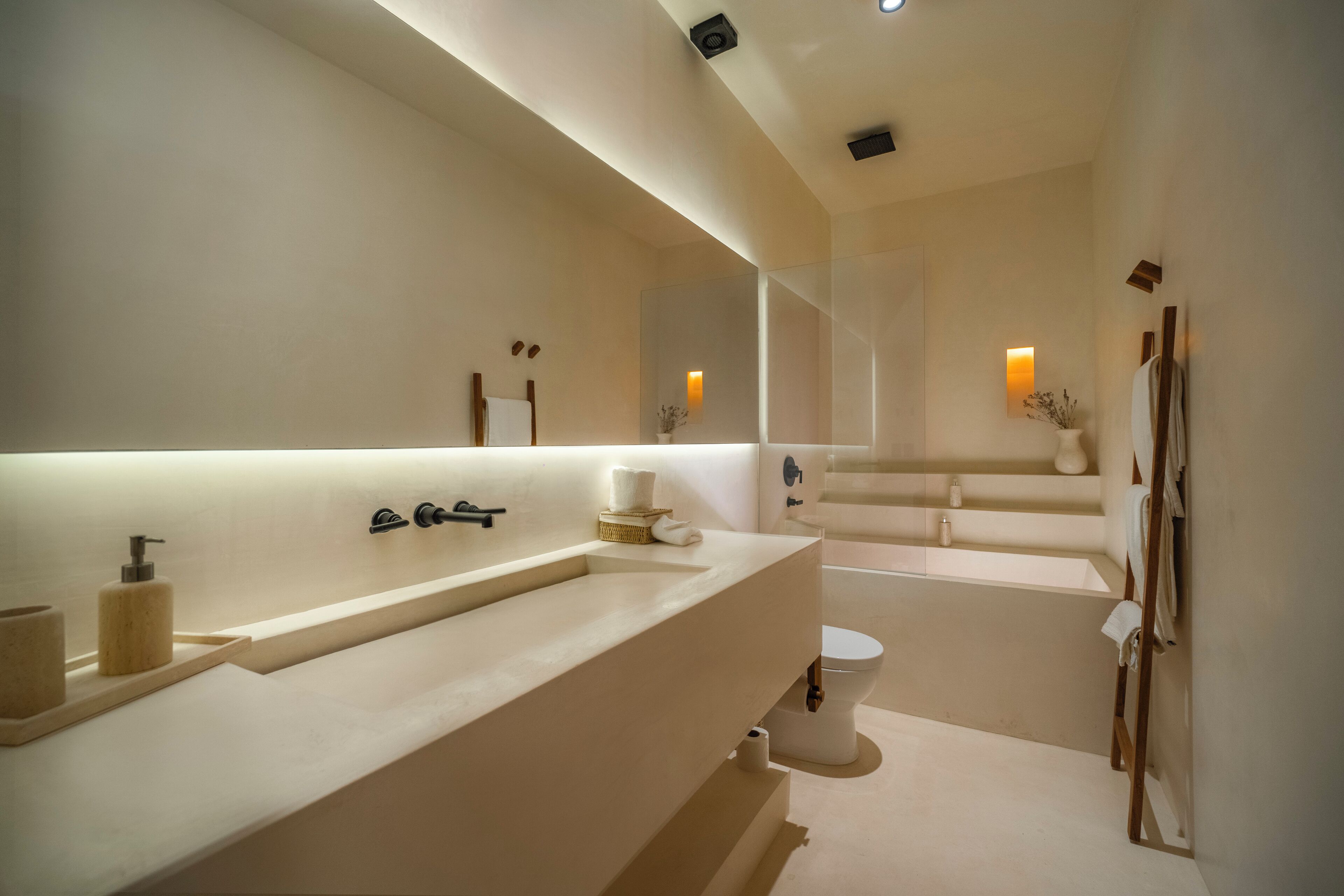 Elite Villa, 2 Bedrooms | Bathroom | Combined shower/bathtub, deep-soaking bathtub, rainfall showerhead