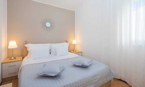 2 habitaciones, tabla de planchar con plancha, wifi y ropa de cama 