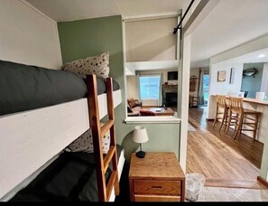 Smart TV, fireplace, ping pong, books - Central Retreat! – 1Bdr+Bunks Alcove – Pool, Hot Tub, Walkable Town Location! (Mammoth Lakes)