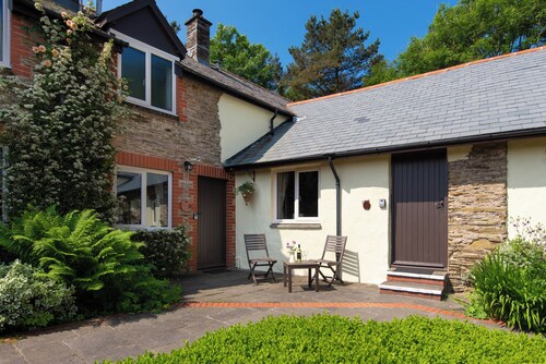 Dairy Barn Cottage set in Courtyard @ The Home Away South