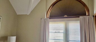 Sunny Beach Escape – 2BR Condo Steps from Sand                 •Badges • Parking