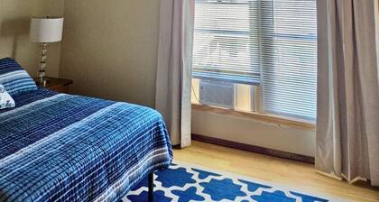 Sunny Beach Escape – 2BR Condo Steps from Sand •Badges • Parking