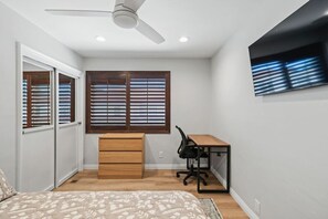 4 soveværelser, skrivebord, strygejern/strygebræt, weekendseng