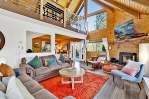 Cabane, plusieurs lits, bain à remous, vue montagne (2048) | Coin séjour