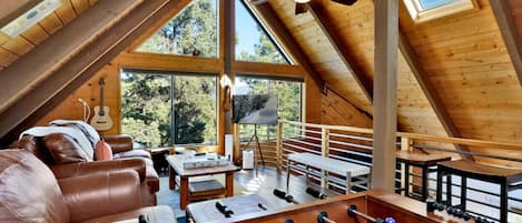 Kabin, Beberapa Tempat Tidur, hot tub, pemandangan gunung (2048) | Ruang permainan