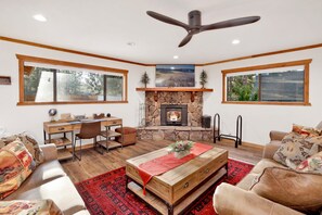 Cabane, plusieurs lits, bain à remous, vue montagne (2218) | Coin séjour